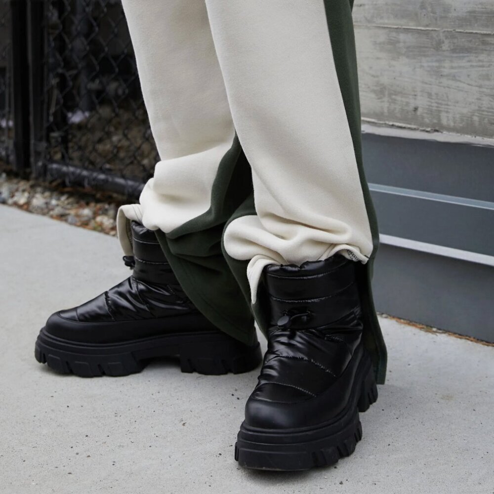 Oak + Fort Cozy Track Sole Puffer Boot Black Size 7